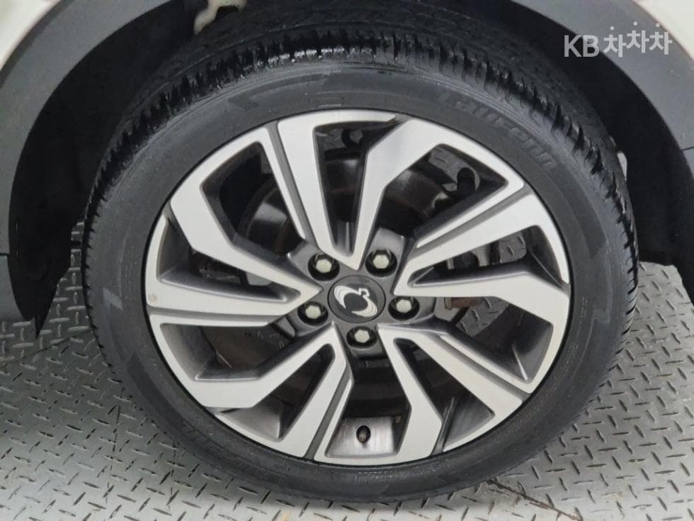 КейДжи Мобилити Very New (фацелит/обновяване) ТиволиБензин V3 2WD Стандартен - 20