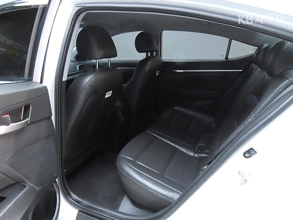 Hyundai The New (facelift) Avante (Elantra) ADSmartstream G1.6 Smart - 11