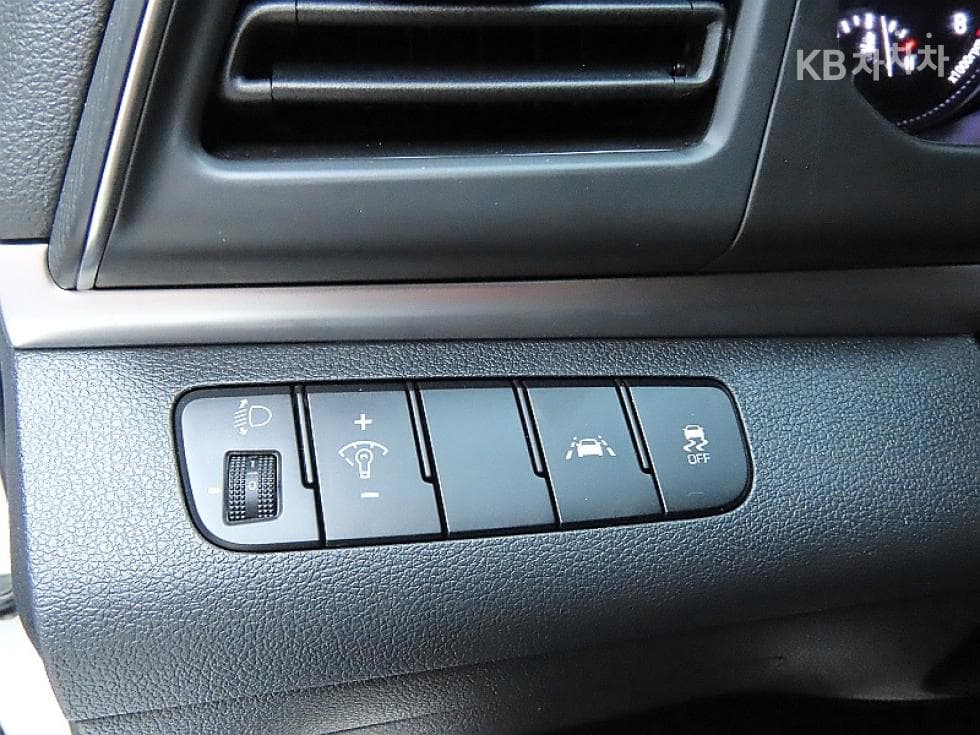 Hyundai The New (facelift) Avante (Elantra) ADSmartstream G1.6 Smart - 12