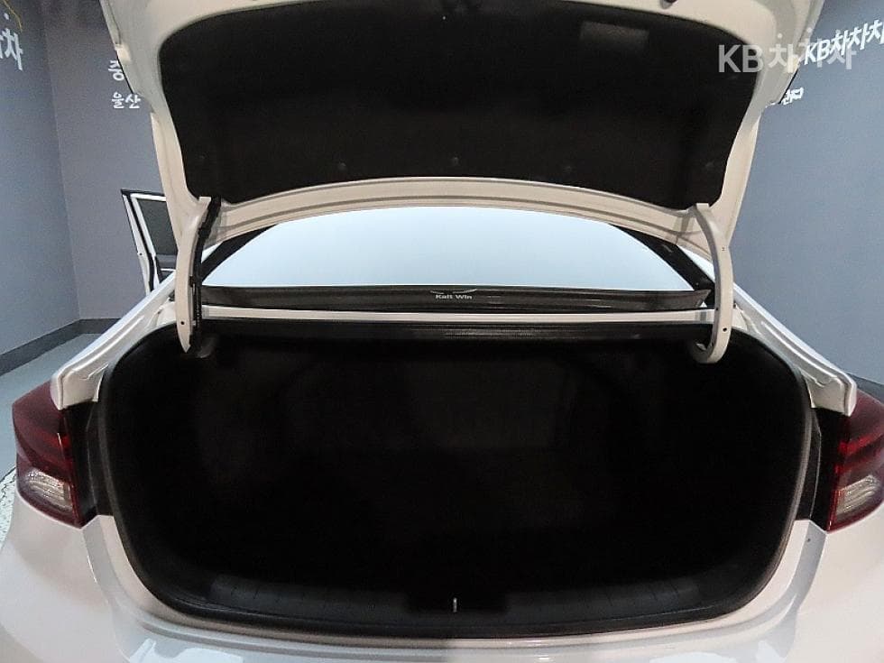 Hyundai The New (facelift) Avante (Elantra) ADSmartstream G1.6 Smart - 19