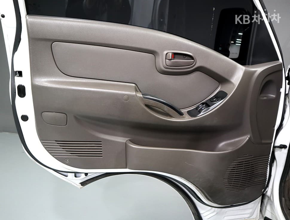 Хюндай Porter 2Удължено междуосие Super Cab CRDi SUP Стандартен - 8