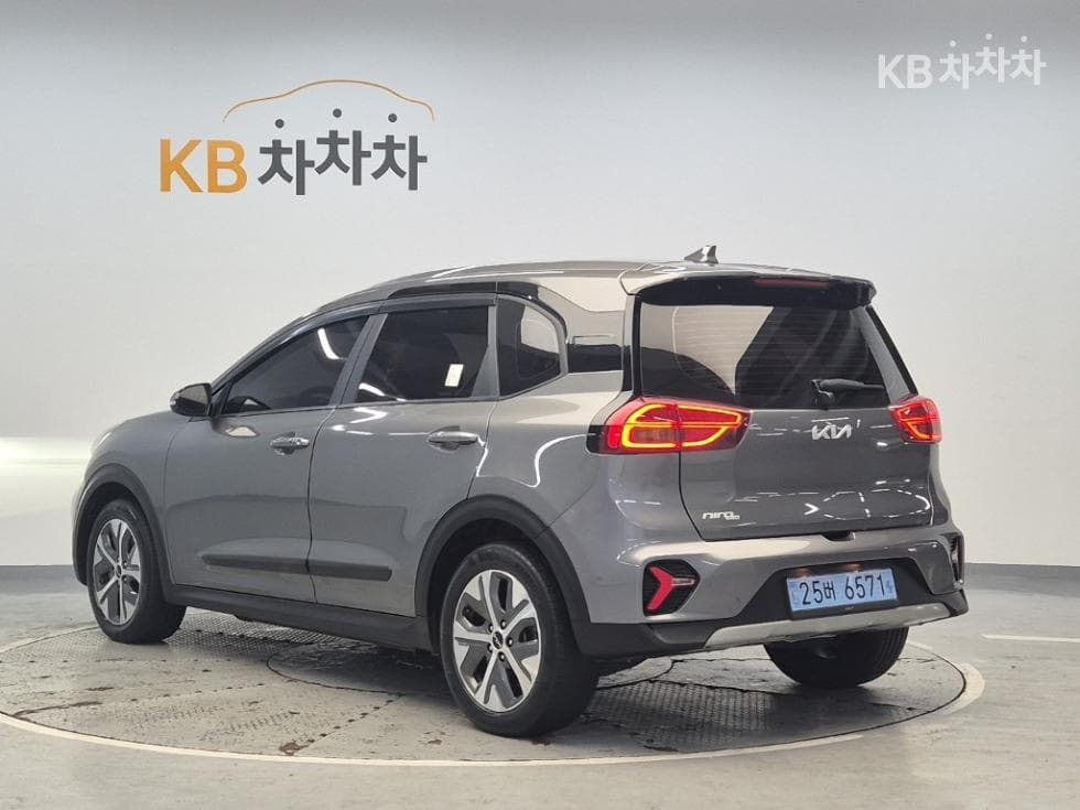Киа Ниро PlusEV 어스 - 2