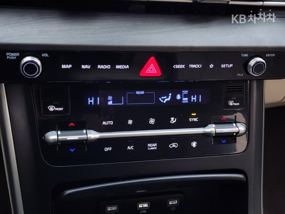 Kia The New (facelift) Carnival 4th generationD2.2 9-seater Prestige - 9