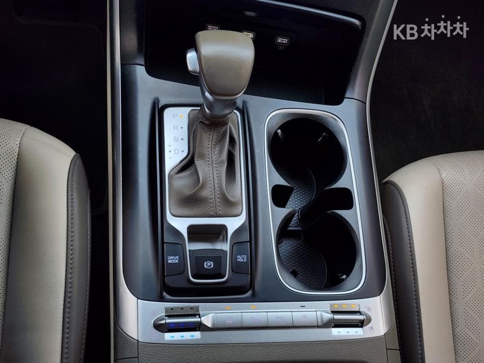 Kia The New (facelift) Carnival 4th generationD2.2 9-seater Prestige - 10