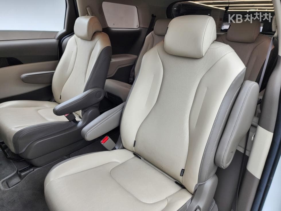 Kia The New (facelift) Carnival 4th generationD2.2 9-seater Prestige - 21