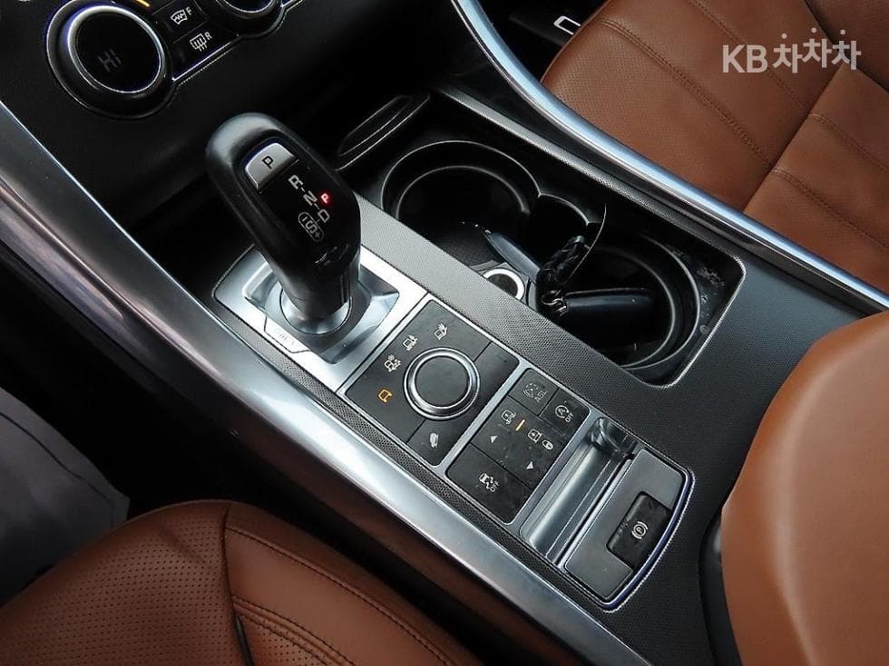 Land Rover New Range Rover Sport3.0 V6 SC - 10