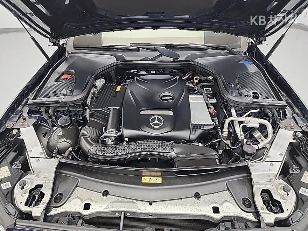 Mercedes-Benz E-Class (W213)E250 Avantgarde - 5