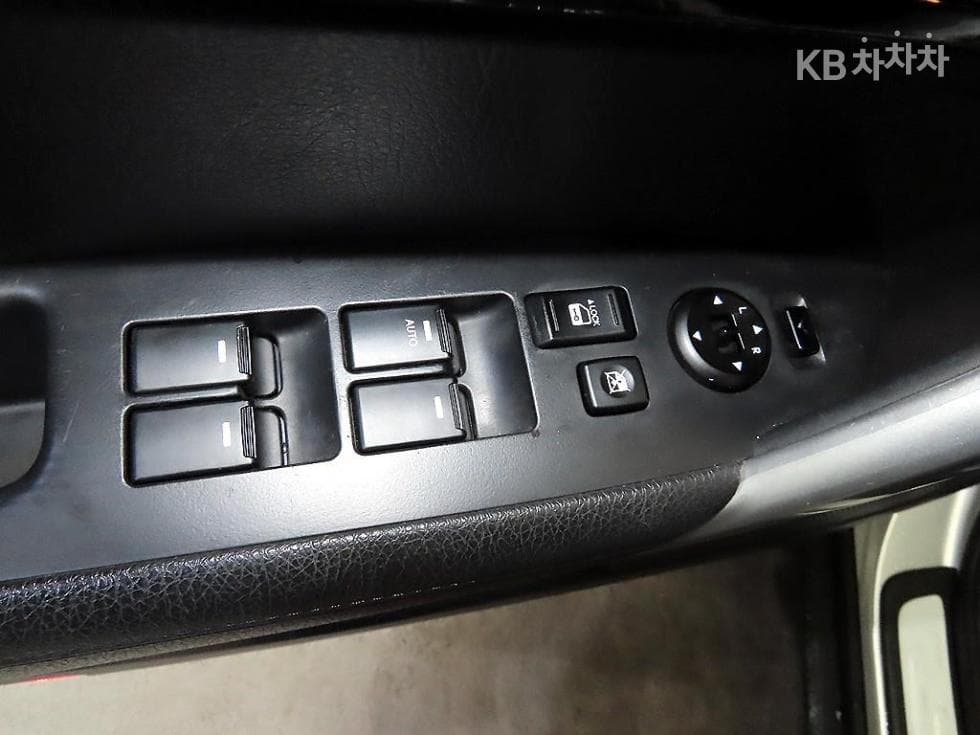 Киа SorentoRДизел 2.0 2WD TLX Най-висок клас - 13