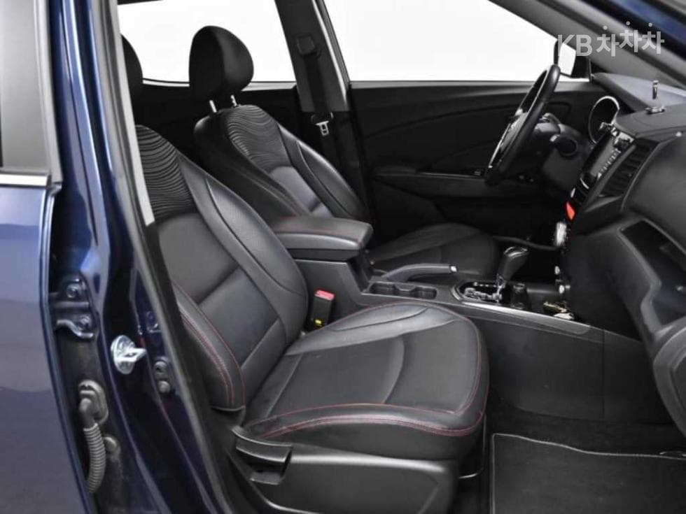 KG Mobility Tivoli AirGasoline 2WD IX - 10