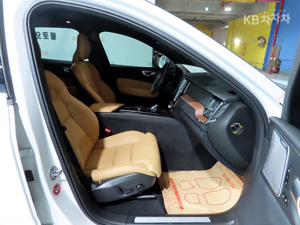 Volvo XC60 Second generationB6 Ultimate Bright - 9