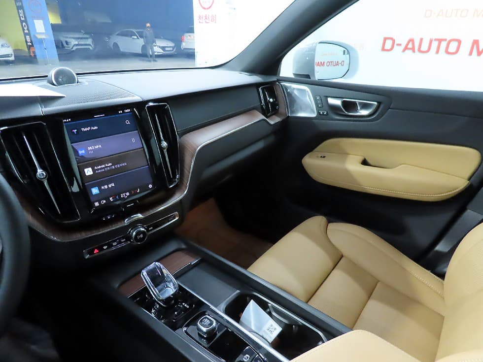 Volvo XC60 Second generationB6 Ultimate Bright - 12