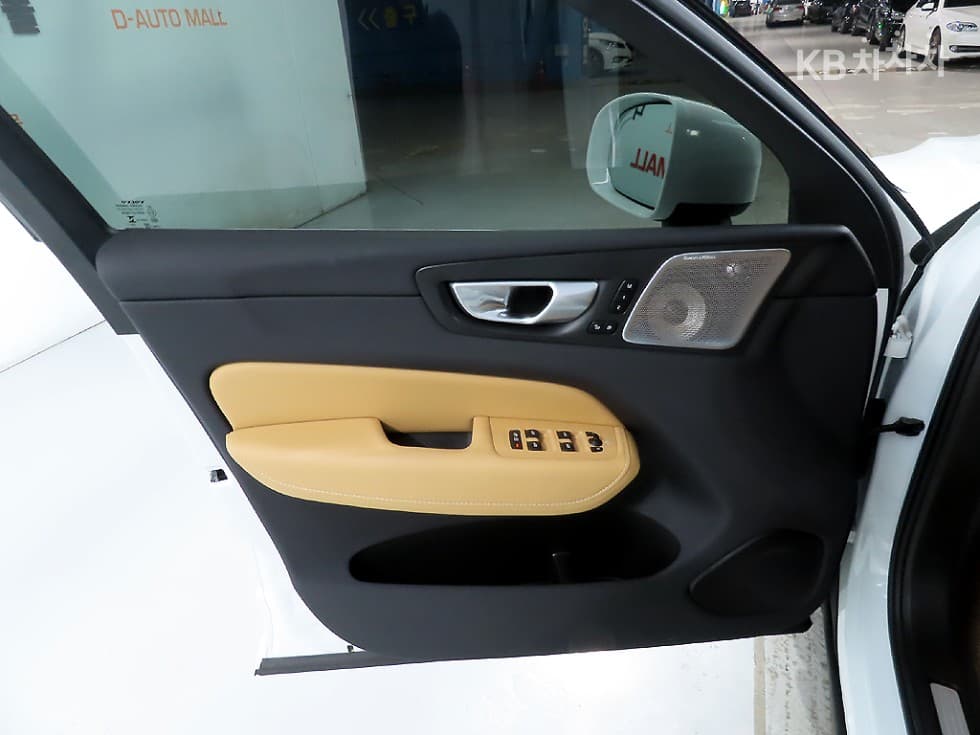 Volvo XC60 Second generationB6 Ultimate Bright - 15