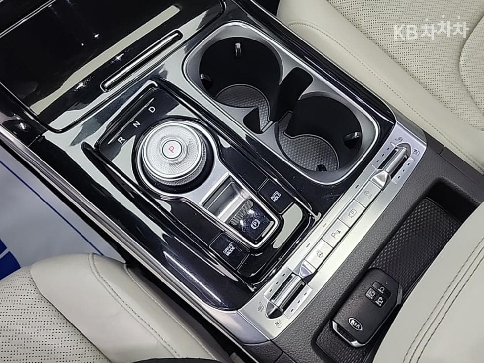 Kia Carnival 4th generationD2.2 9-seater Signature - 8