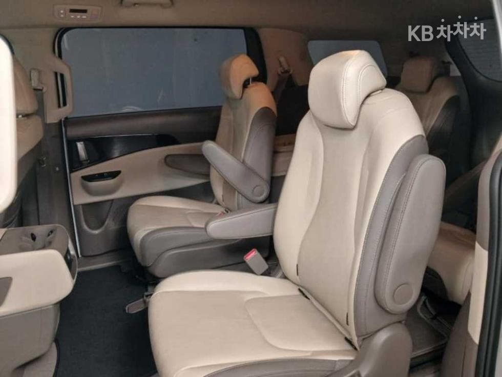 Kia Carnival 4th generationD2.2 9-seater Prestige - 8