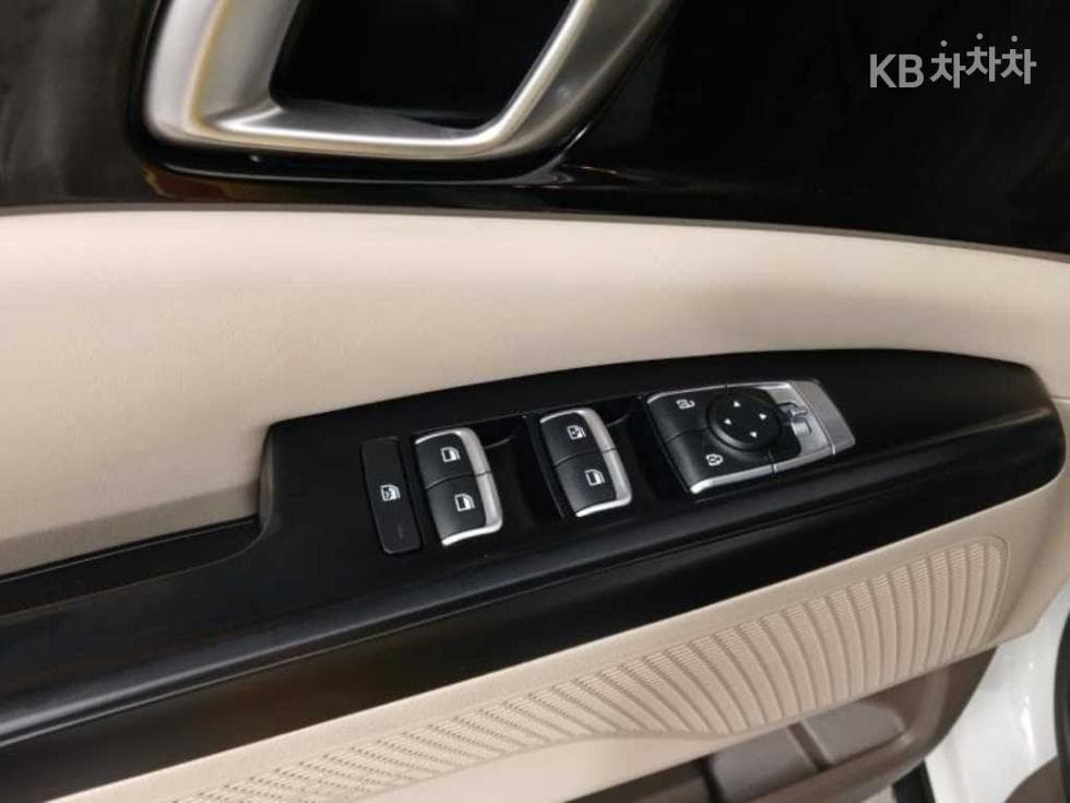 Kia Carnival 4th generationD2.2 9-seater Prestige - 9