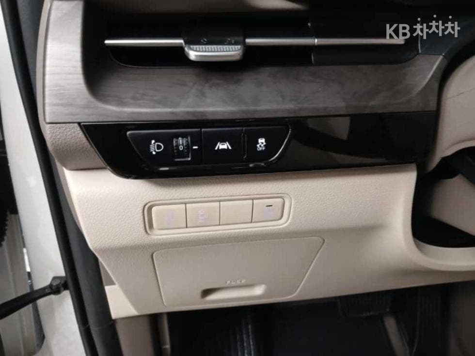 Kia Carnival 4th generationD2.2 9-seater Prestige - 12