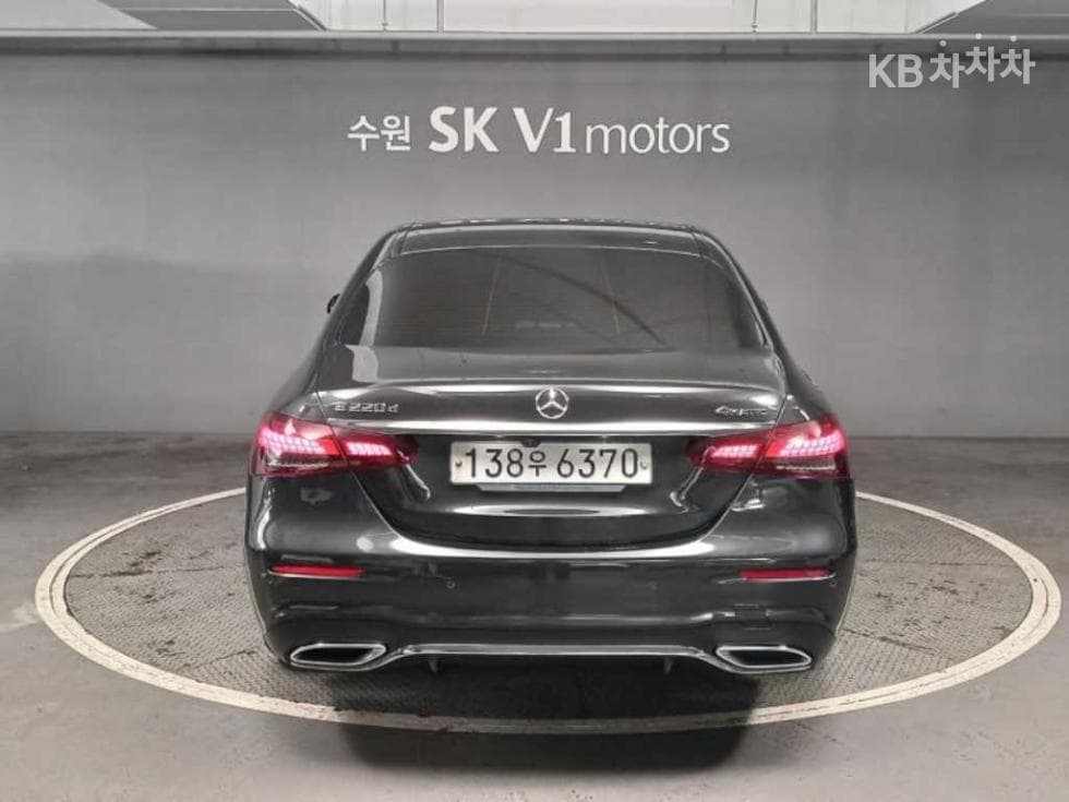 Mercedes-Benz E-Клас (W213)E220d 4MATIC AMG Line - 2