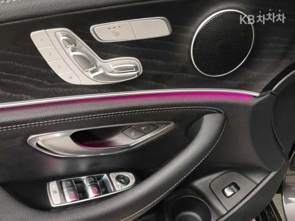 Mercedes-Benz E-Клас (W213)E220d 4MATIC AMG Line - 9