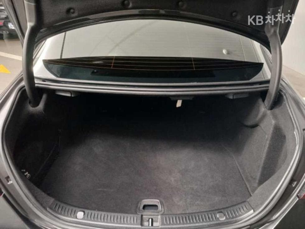 Mercedes-Benz E-Клас (W213)E220d 4MATIC AMG Line - 18