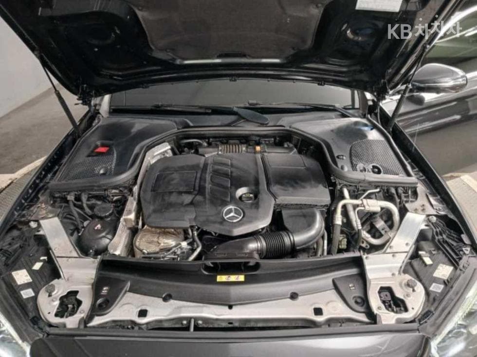 Mercedes-Benz E-Клас (W213)E220d 4MATIC AMG Line - 19