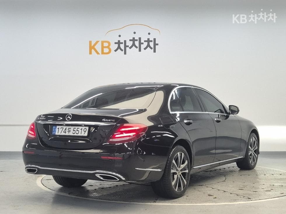 Mercedes-Benz E-Class (W213)E300e 4MATIC Exclusive - 3