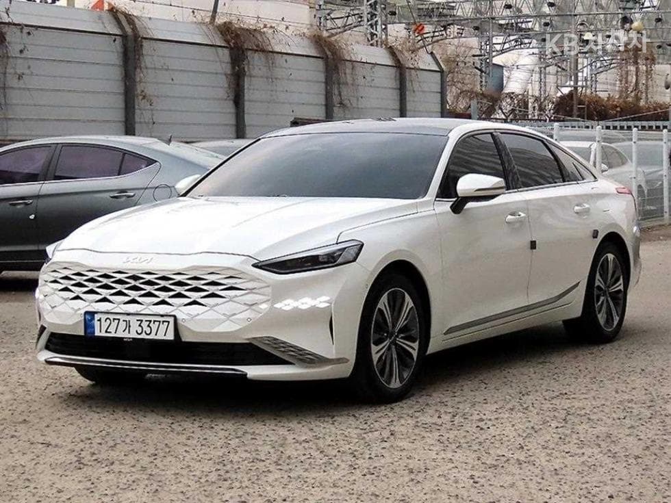 Kia K8 Hybrid 1.6 Turbo Signature Special (special feature/edition) - Image 1