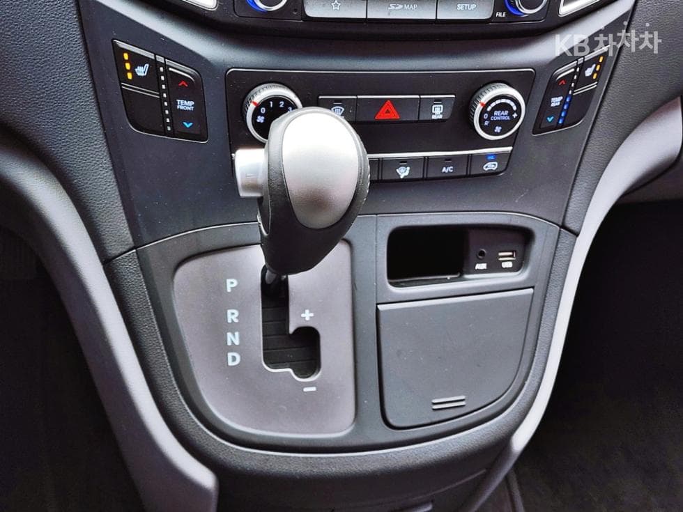 Хюндай The New (фейслифт) 그랜드 Star렉스어반 9-местен Premium - 13