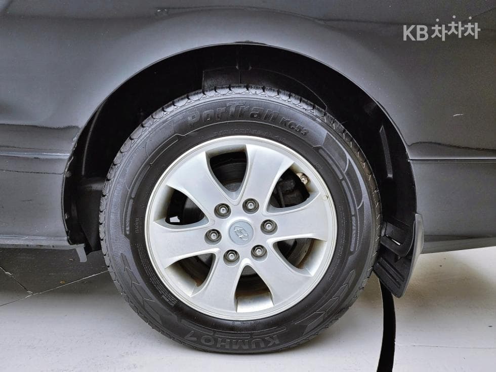 Хюндай The New (фейслифт) 그랜드 Star렉스어반 9-местен Premium - 18