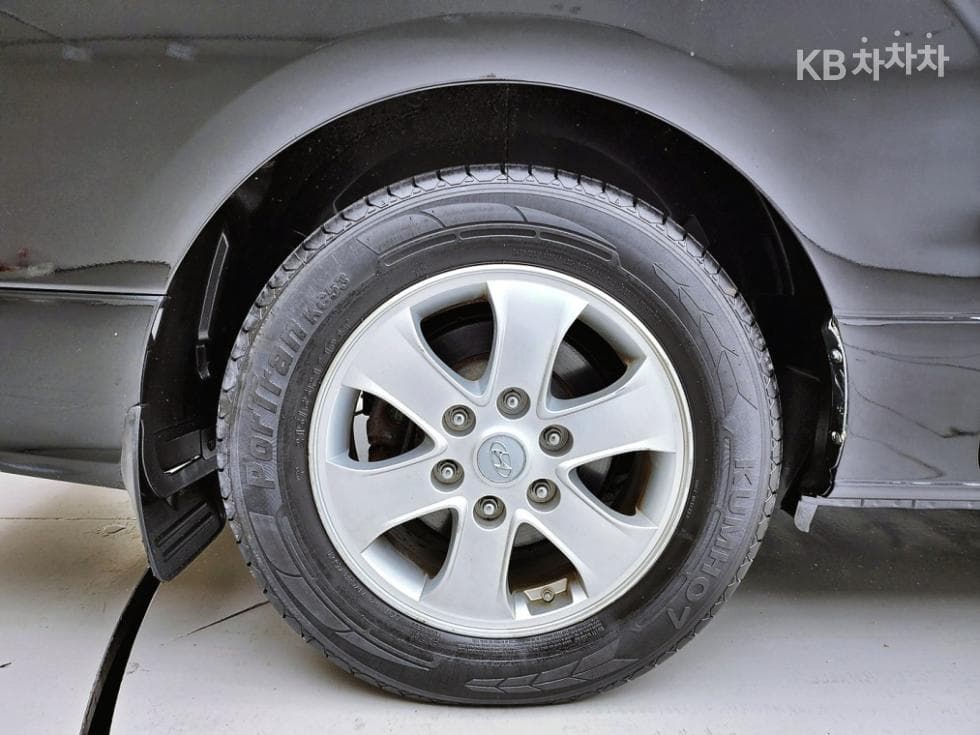 Хюндай The New (фейслифт) 그랜드 Star렉스어반 9-местен Premium - 19