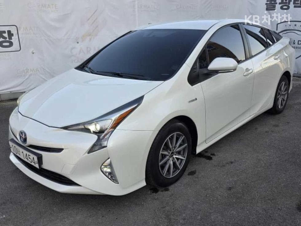 Toyota Prius 4th generation 1.8 E - - Image 1