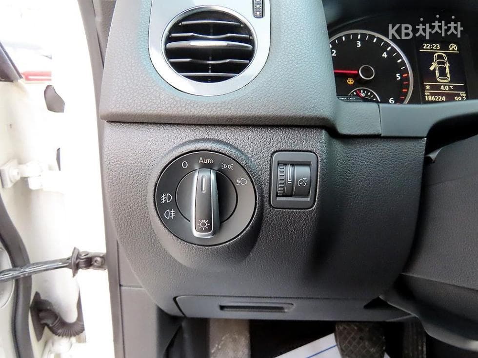 Volkswagen Нов Tiguan2.0 Турбо Дизел Инжекция Premium 5N - 12