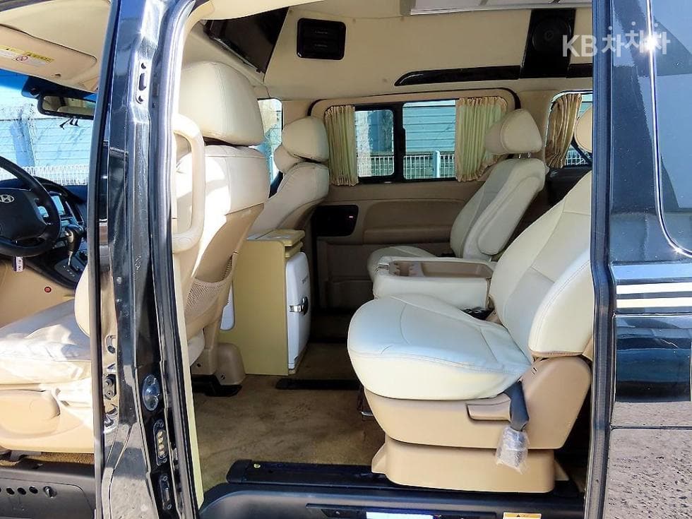 Хюндай Гранд Старекс11-местен Лимузин 4x4 Стандартен - 6