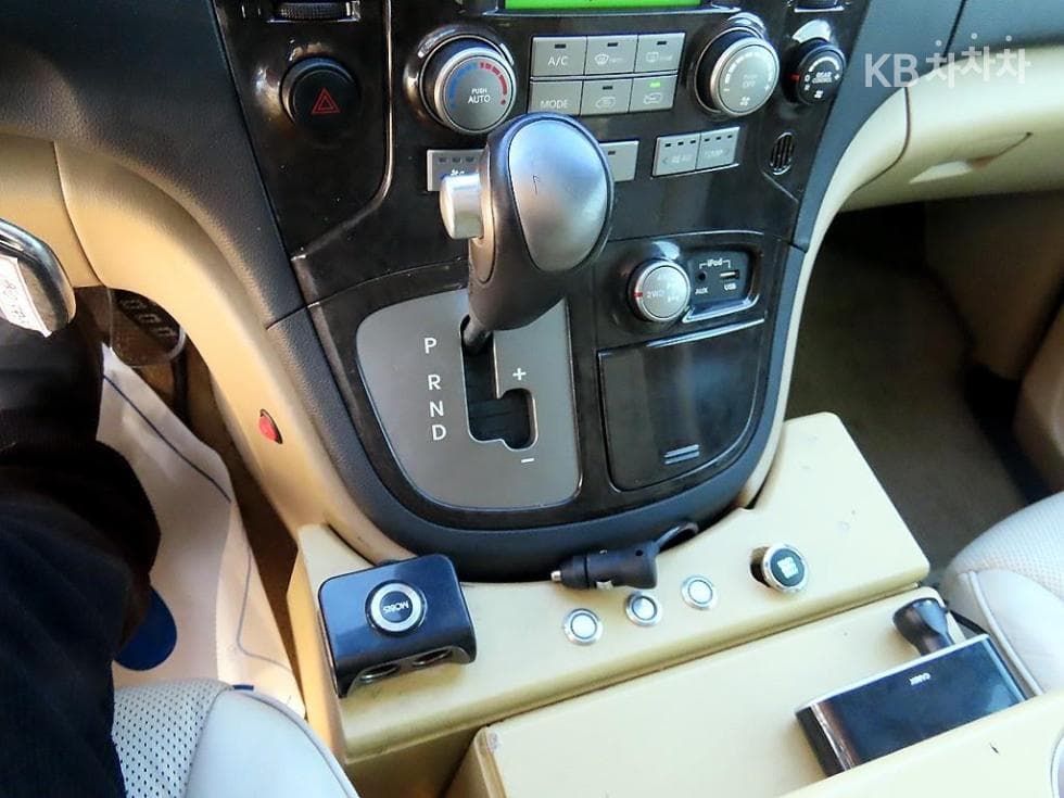 Хюндай Гранд Старекс11-местен Лимузин 4x4 Стандартен - 11