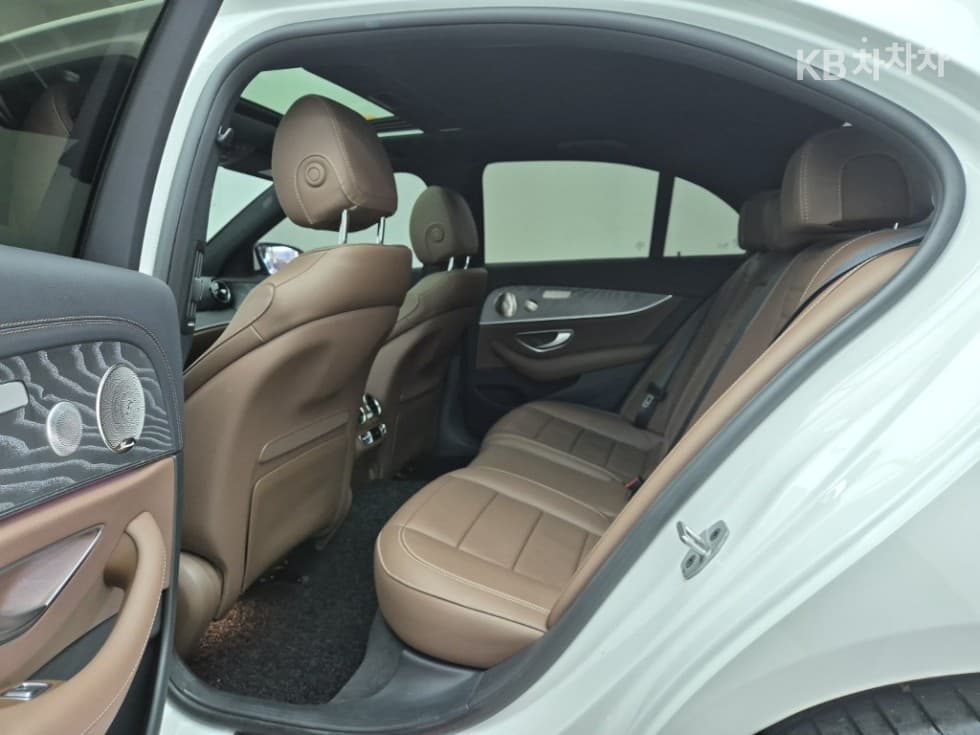 Mercedes-Benz E-Клас (W213)E350 4MATIC Avantgarde - 12