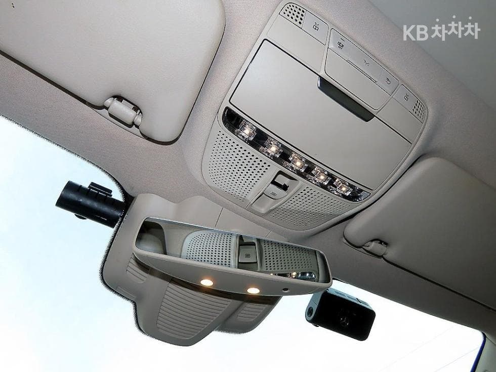 Mercedes-Benz E-Клас (W213)E220d COUPE - 17