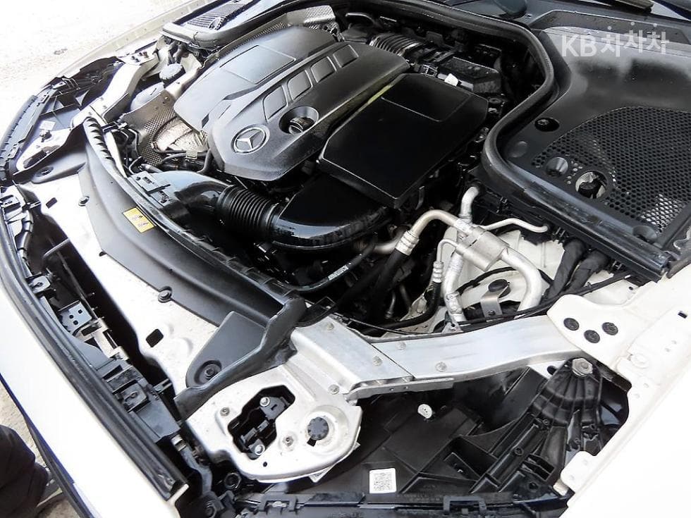 Mercedes-Benz E-Клас (W213)E220d COUPE - 19