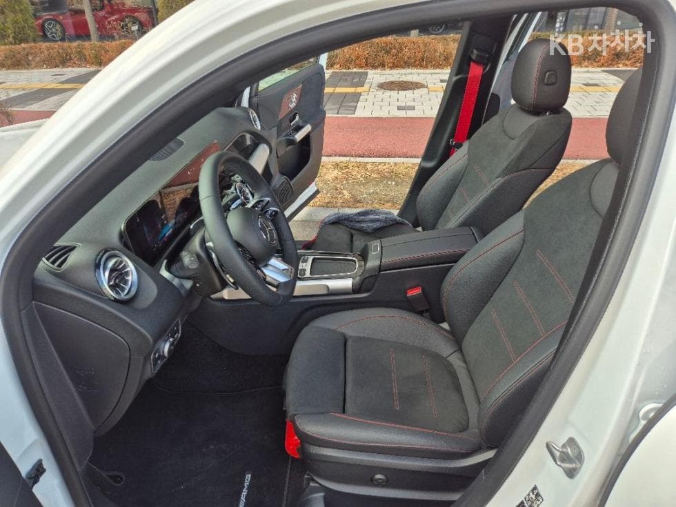 Mercedes-Benz GLB(X247)M-AMG GLB 35 4Matic - 16