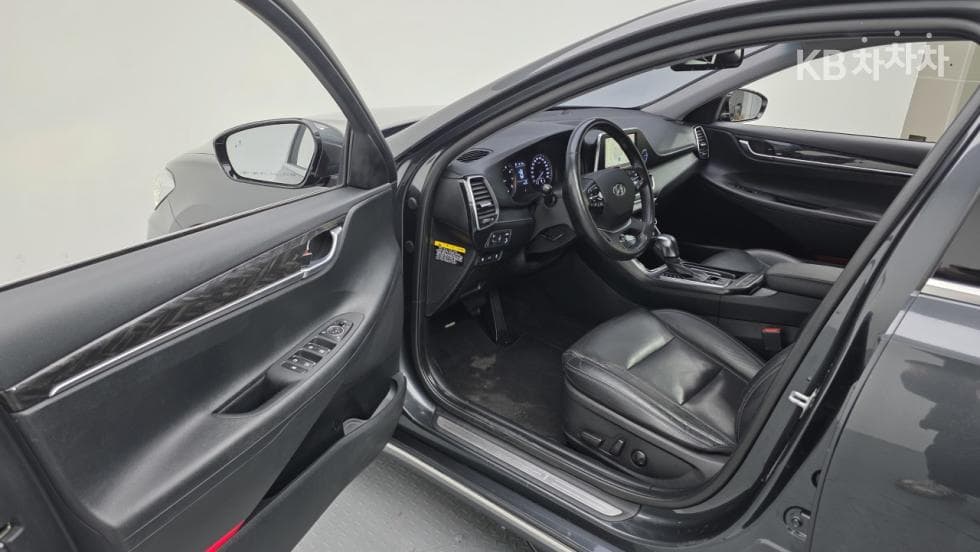 Hyundai Grandeur (Azera)IG2.4 Premium Standard - 14