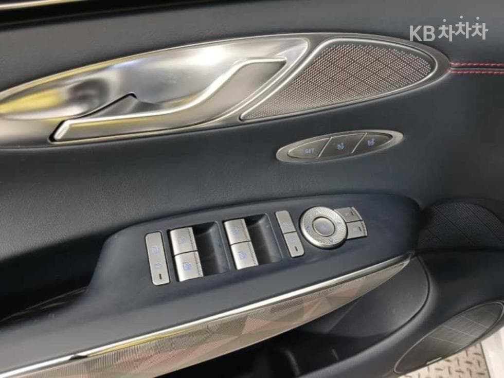 Genesis GV70Gasoline 2.5T AWD - 9
