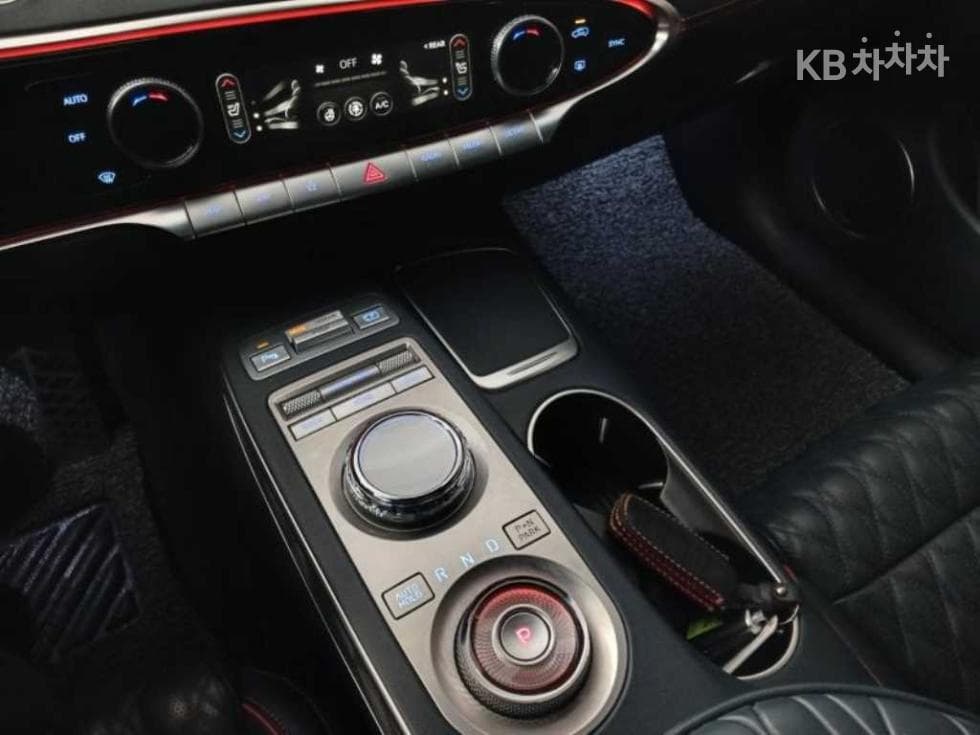 Genesis GV70Gasoline 2.5T AWD - 15
