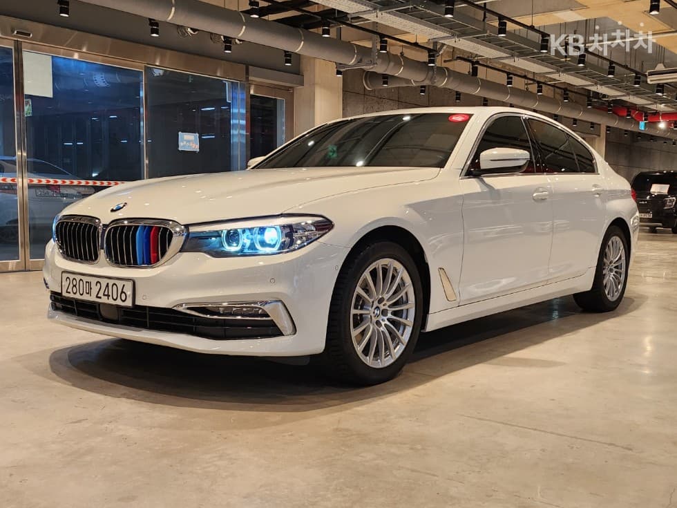 BMW 올New5 Series (G30) 520i Luxury - Image 1