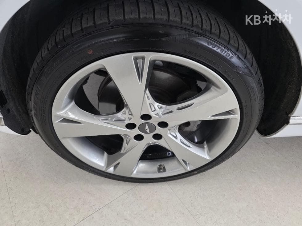 Genesis GV802.5 Turbo Gasoline AWD - 18