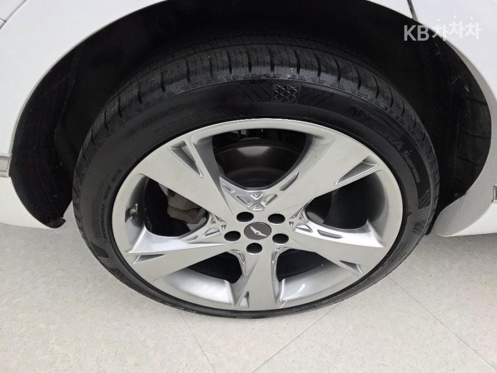 Genesis GV802.5 Turbo Gasoline AWD - 20