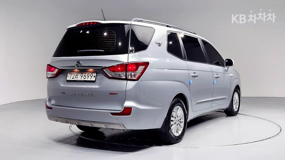 КейДжи Мобилити 코란도 투리스모11-местен 2WD KX - 4