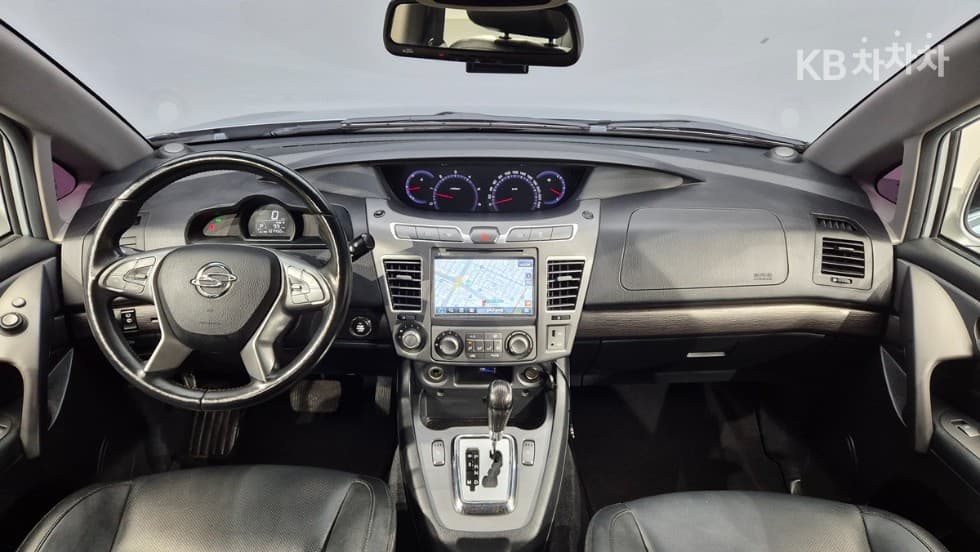 КейДжи Мобилити 코란도 투리스모11-местен 2WD KX - 11