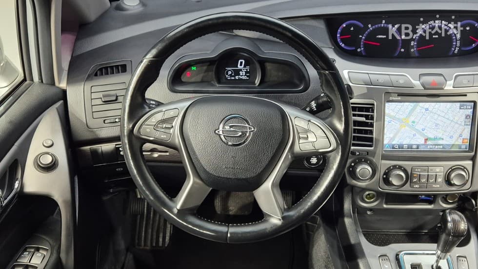 КейДжи Мобилити 코란도 투리스모11-местен 2WD KX - 12