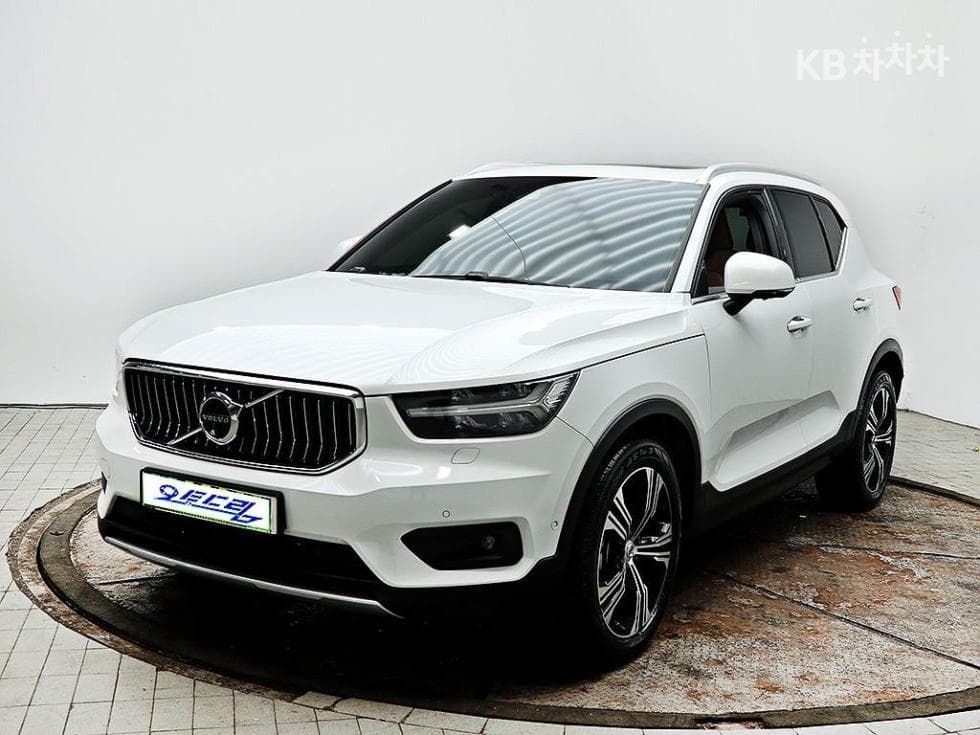 Volvo XC40 B4 AWD Inscription - Image 1