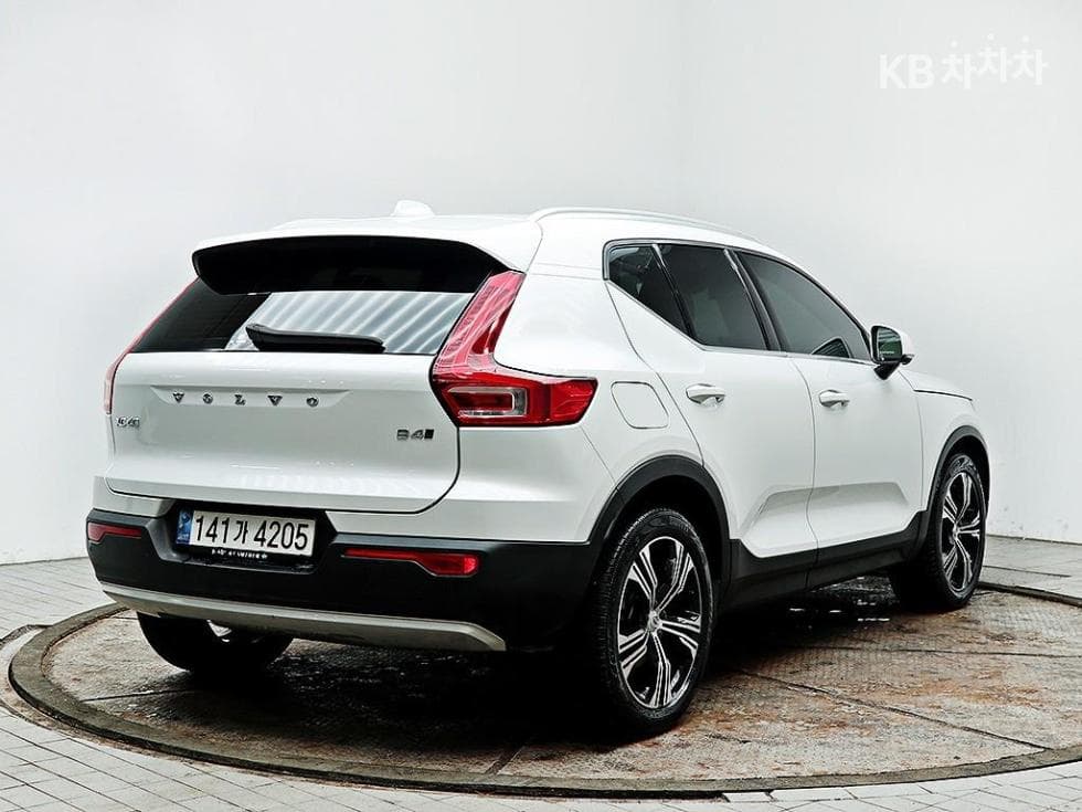 Volvo XC40B4 AWD Inscription - 4