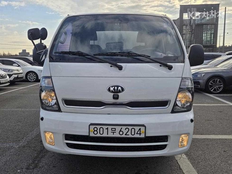 Киа Бонго 3 (лек)1 тон Box Truck Удължено междуосие 저상형 Королевска кабина Deluxe - 3