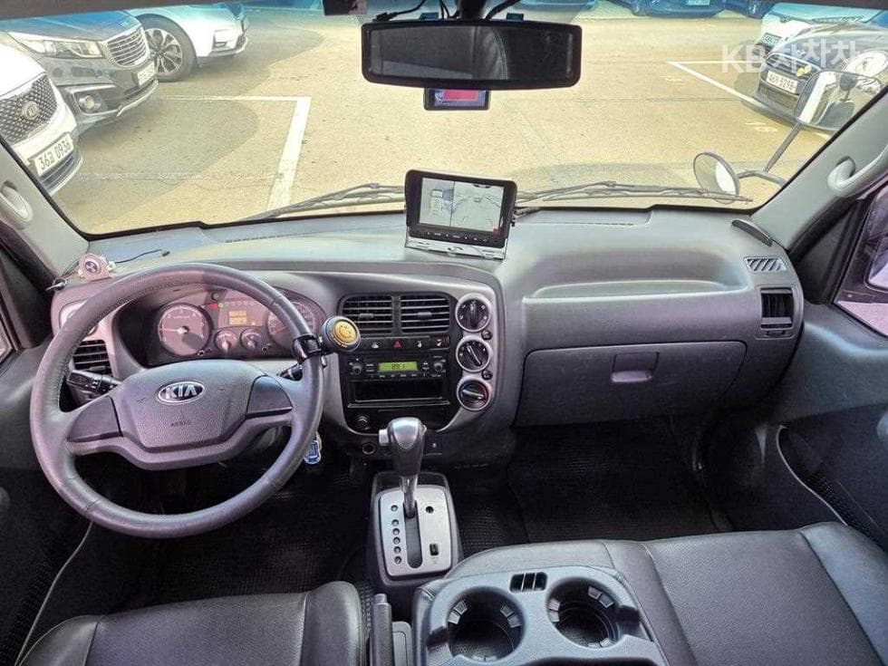 Киа Бонго 3 (лек)1 тон Box Truck Удължено междуосие 저상형 Королевска кабина Deluxe - 9